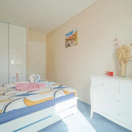 Apartment Spacieux Avec Balcon - Proche Paris