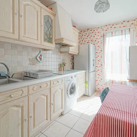 Apartment Spacieux Avec Balcon - Proche Paris