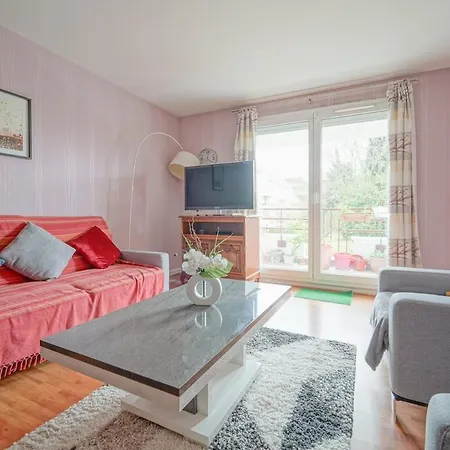 Spacieux Avec Balcon - Proche Paris Apartment *