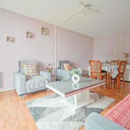 Spacieux Avec Balcon - Proche Paris Apartment *